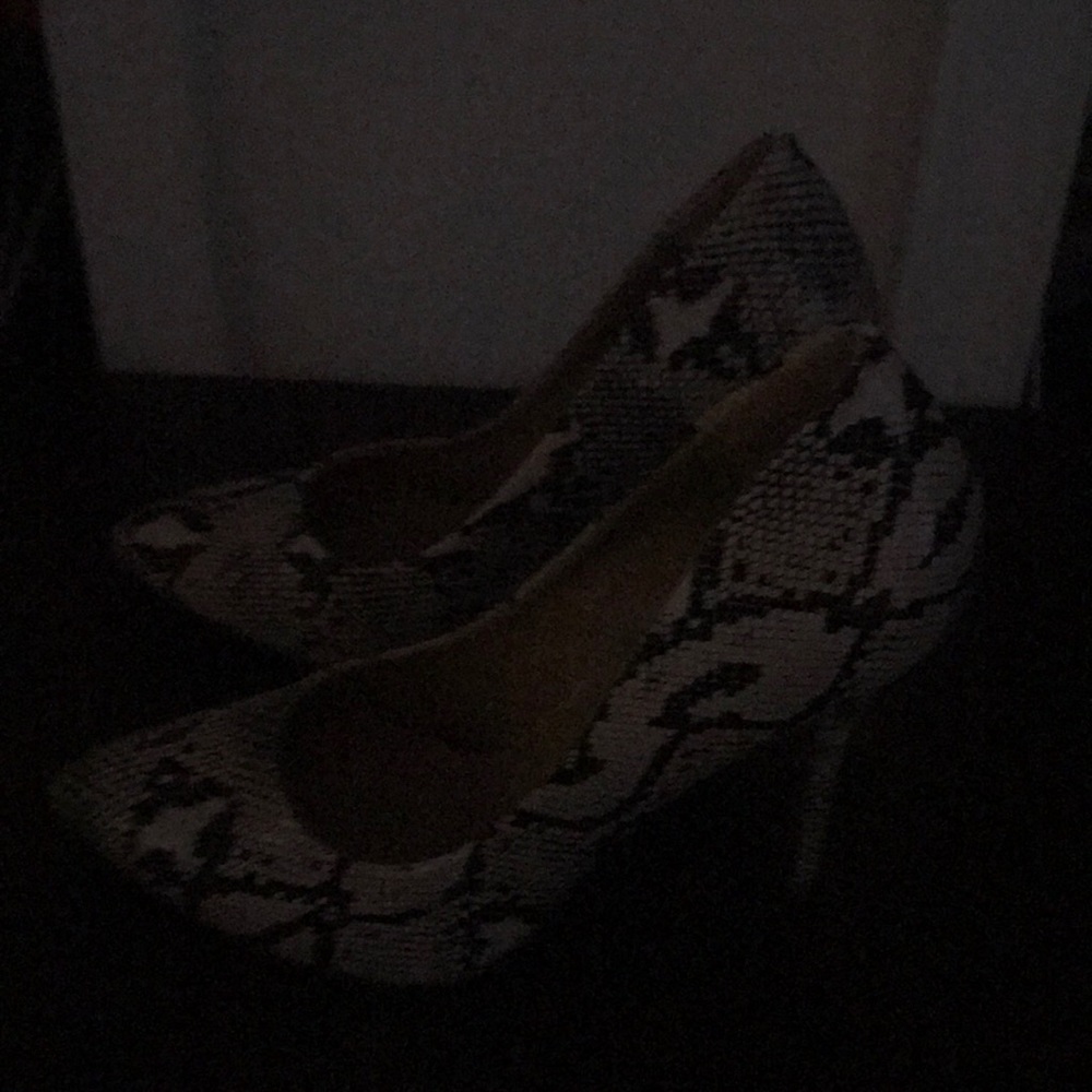 Beige-Python Pumps - Picture 3 of 5